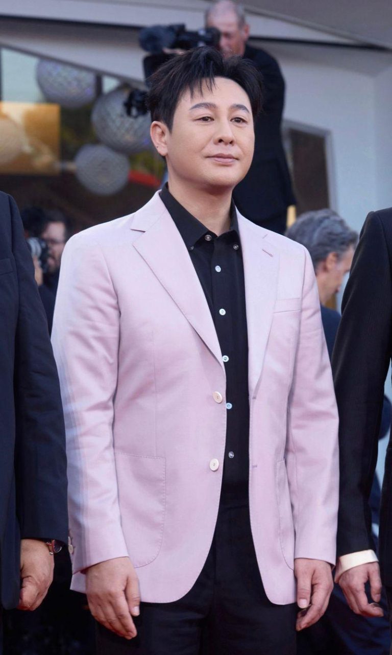 「狂飙」强哥好暖…张颂文救了车祸路人 称「换谁都会这样做」 张颂文默默救了车祸路人,他说本能驱使,无法袖手旁观。(取材自微博)