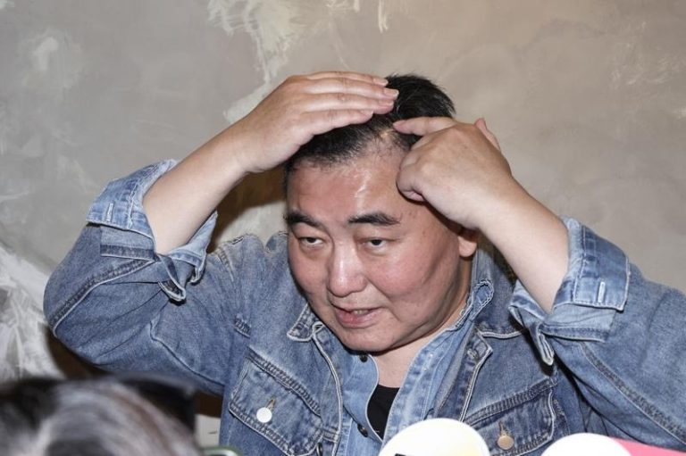 破产、离婚、母往生 台男星叹零通告输网红:活着好累 徐亨今年4月曾露面叙述生病开刀过程。(记者王聪贤/摄影)