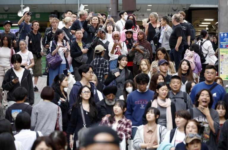 「取消中国人签证」台日疯传 日本查核揭:假消息 图为日本东京原宿竹下通购物街的人潮。(欧新社)