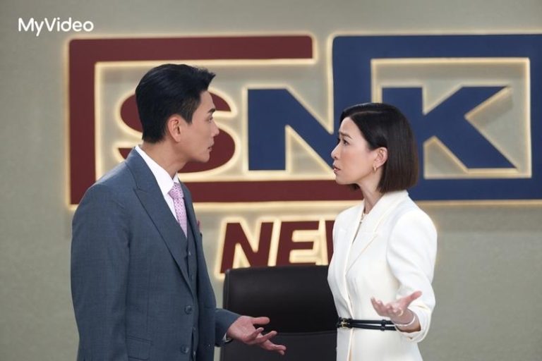 佘诗曼(右)、黄宗泽在「新闻女王」数度正面交锋。图／台湾大哥大MyVideo提供