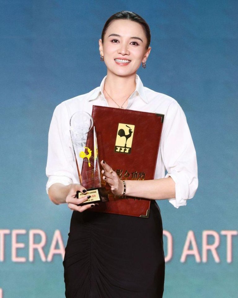 宋佳二度拿下金鸡奖影后，被质疑「双标」。（取材自微博）