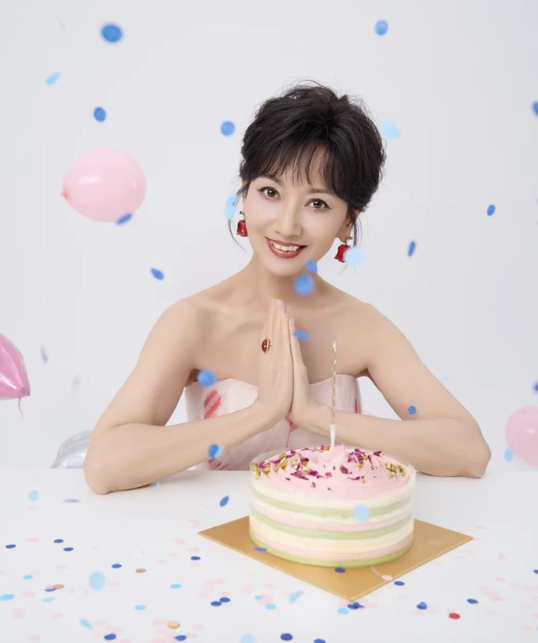 赵雅芝欢度71岁生日。(取材自赵雅芝小红书)