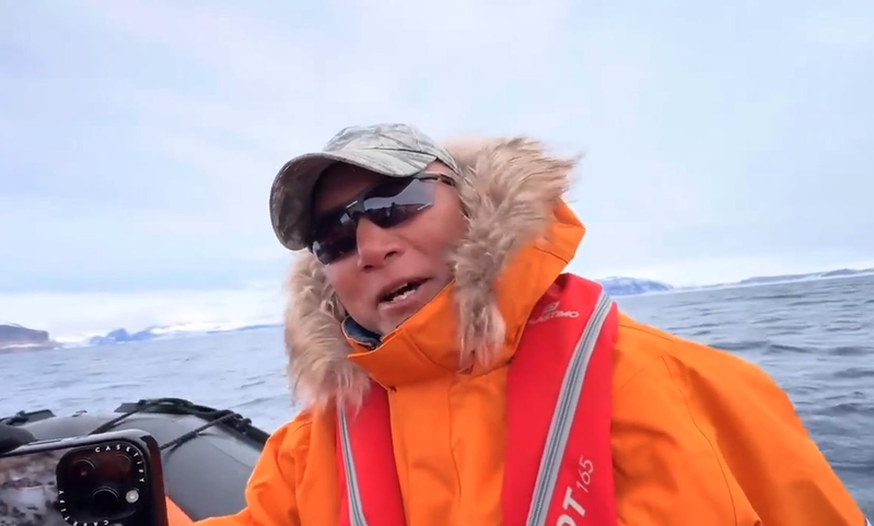 新东方董事长俞敏洪早前游南极时连发10条视频引发员工不满。(视频截屏)