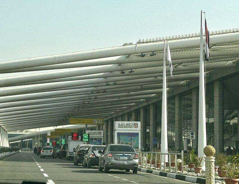 埃及政府积极推动旅游业,目标在2030年前突破一年3000万旅客。大埃及博物馆于今年11月1日正式开幕后,埃及预计全球前来观光的旅客将激增。图为大埃及博物馆12分区主展厅一角。中央社