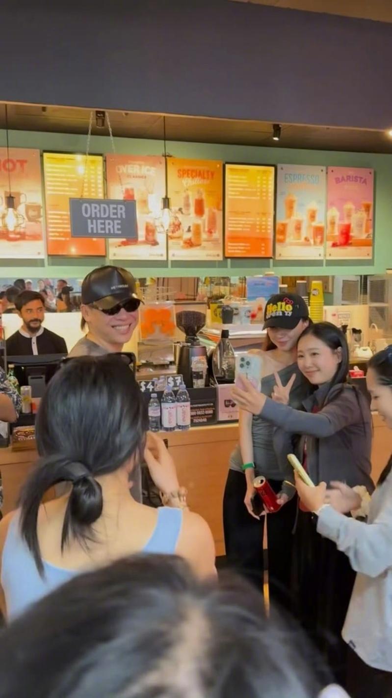 网友拍到胡彦斌和易梦玲在海边热吻合影视频。(取材自微博)