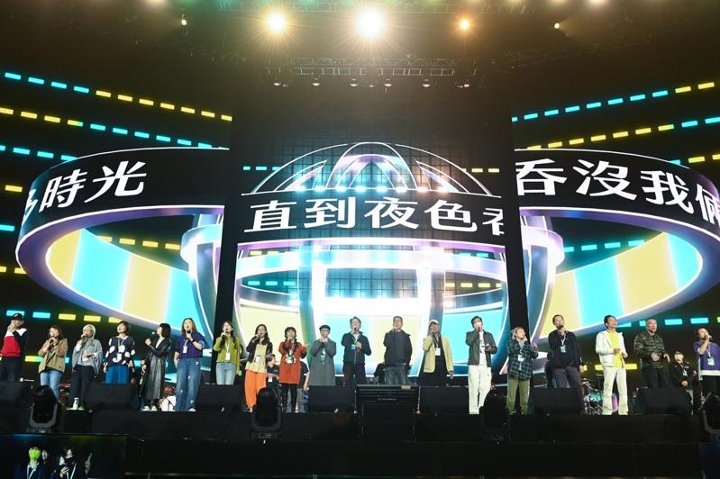 众人大合唱。(中华音乐人交流协会提供)