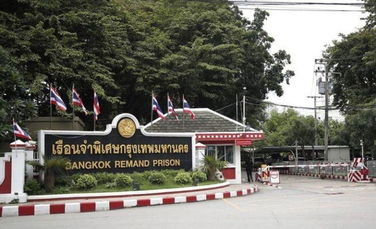 中国籍囚犯团伙在曼谷特别监狱买通监狱长和狱警，从中国聘请顶级女模入境，在监狱密室交欢，事后留下用过的安全套成为铁证。（取材自知乎@欧战之王）