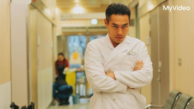 杨祐宁在「监所男子囚生记」中扮演黑道老大「吉娃娃」。图/爱奇艺国际版、壹壹影业提供