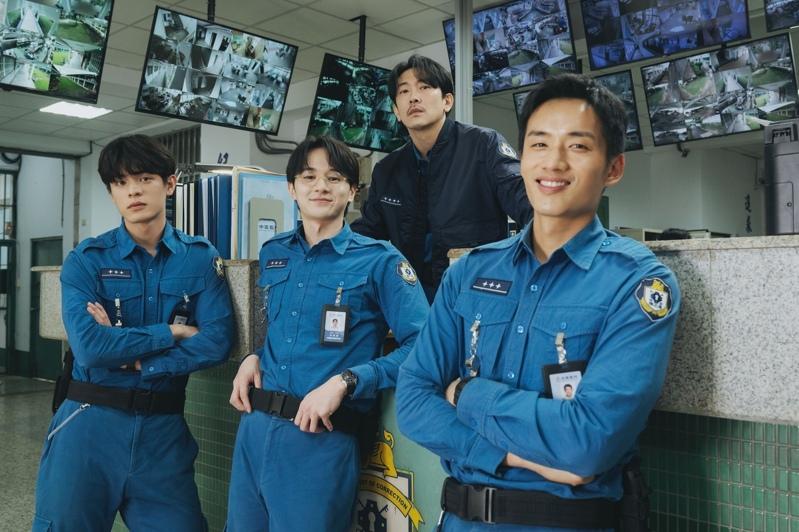 杨祐宁在「监所男子囚生记」中扮演黑道老大「吉娃娃」。图/爱奇艺国际版、壹壹影业提供