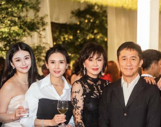 沈月(左起)和妈妈邱淑贞、刘嘉玲、梁朝伟都现身婚宴。(取材自carinalau1208 IG)