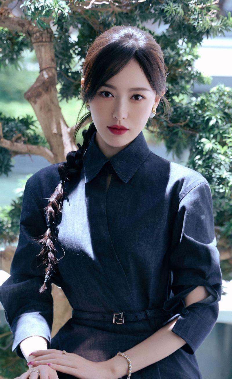 唐嫣和罗晋聚少离多,婚变传闻不胫而走。(取材自微博)