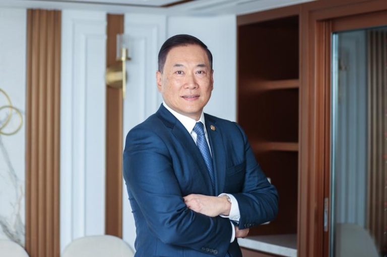 彭博:中租辜仲立豪掷至少1亿美元卡位 重金布局AI私募信贷基金 中租企业总裁辜仲立传出承诺对本月新启动、押注AI领域的两档基金投资至少1亿美元,做为锚定投资者。(记者曾原信/摄影)