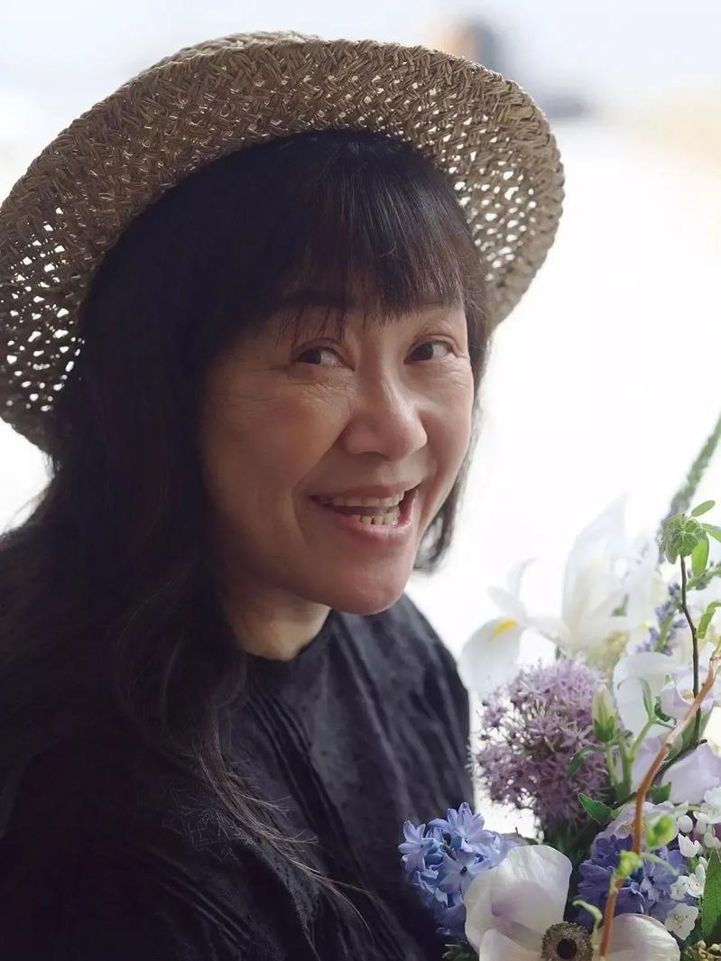 余秀华的代表作有《穿越大半个中国去睡你》。(取材自新闻晨报)