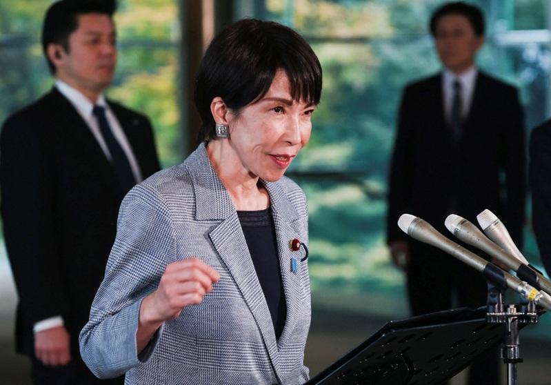 日本首相高市早苗25日与美国总统川普通电话后,在东京官邸接受访问。(路透)