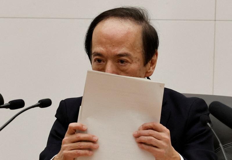 在审议委员会中最鸽派的植田和男,上周五接受国会质询时也表示,日银会在接下来的会议中讨论升息的「可行性和时机」,这和先前他强调日银并无缺省政策调整时间点的说法,语气已有明显不同。(路透)