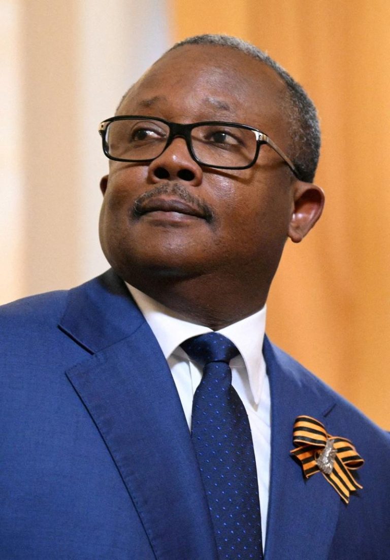 几内亚比绍发生政变 军方称总统被捕 西非国家几内亚比绍在大选进行3天之后,军方26日宣布,已「全面掌控」国家,总统恩巴罗(图)被逮捕,选举程序停止、陆海空边境关闭。路透