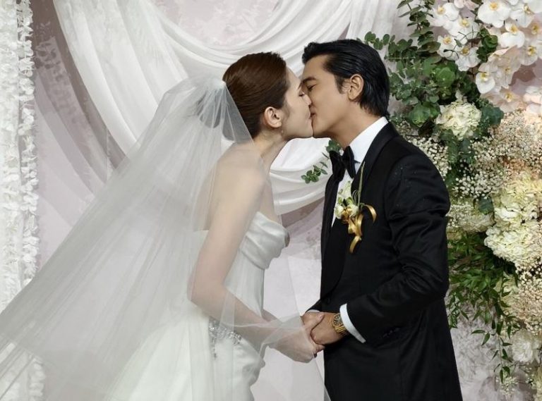 邱泽（右）、许玮宁甜蜜接吻。图／读者提供