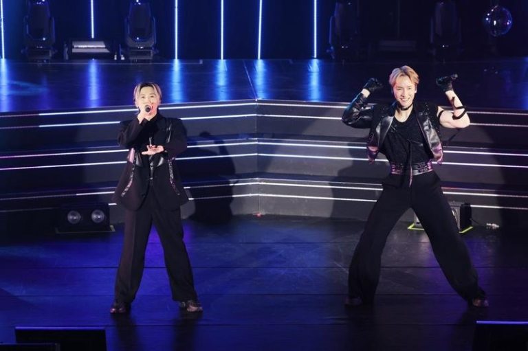 惊险完成中国演出 w-inds.顺利访台 歌迷祭惊喜大礼 w-inds. 载歌载舞。记者王聪贤/摄影