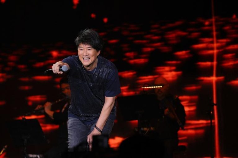 周华健相隔4年在高雄开唱，吸引满场歌迷到场。（滚石唱片提供）