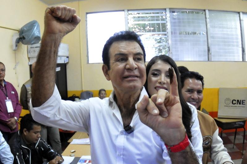 排名第二的是原首都德古西加巴市长、保守派的阿斯夫拉(Nasry Asfura)。川普上周力挺他是「捍卫民主的人」。(欧新社)