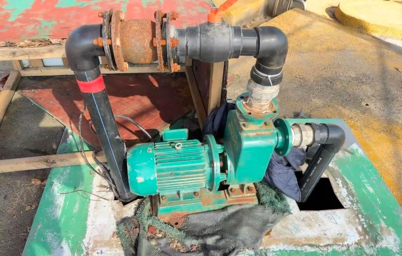 事发时的监控画面。(取材自红星新闻)