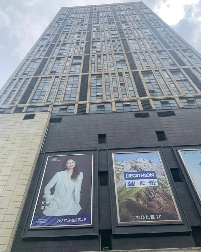 被害者生前照片以及被害现场。(取材自极目新闻)