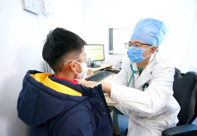 中国部分省份目前已进入流感高峰期,预估要到明年1月初之后才会逐步缓解。(取材自北京日报)