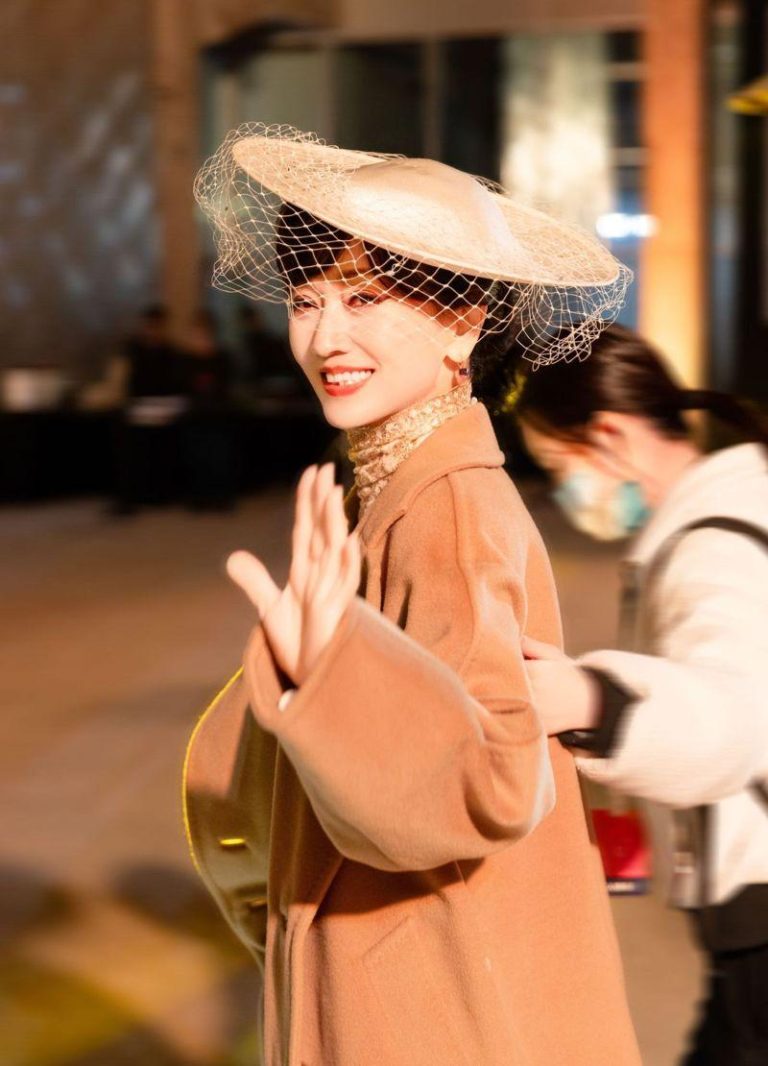 赵雅芝传出饭店房间遭男粉丝闯入。 （取材自微博）