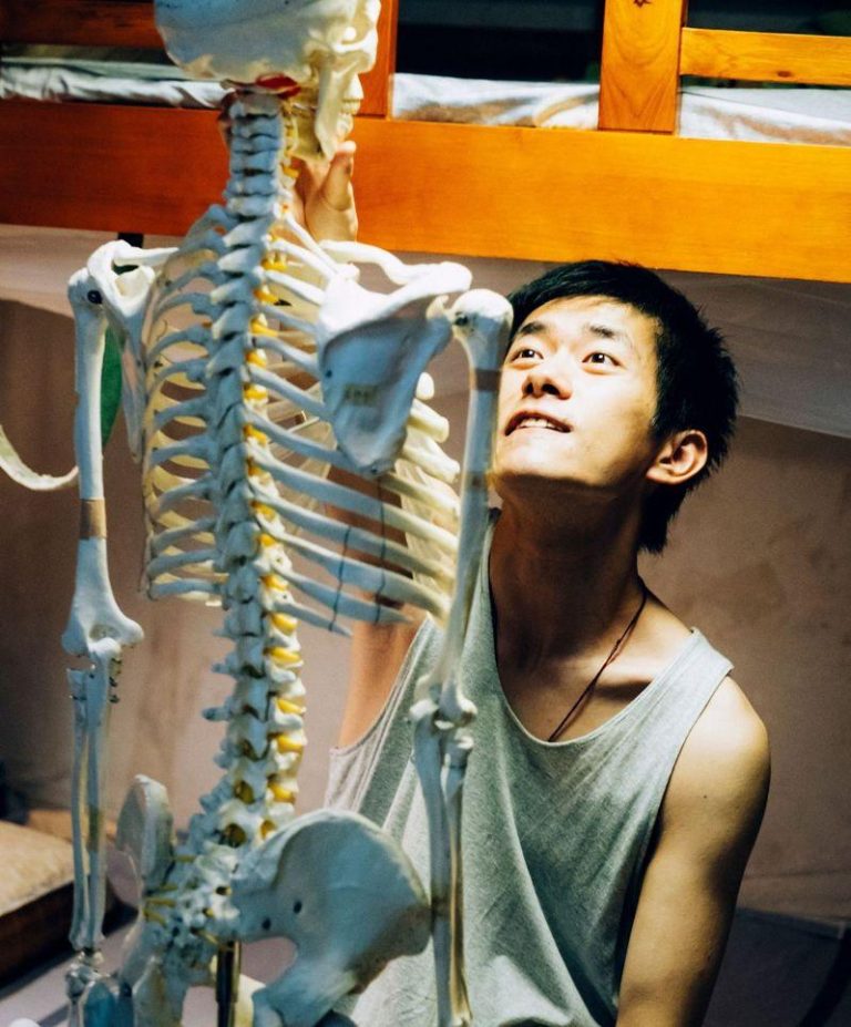 易烊千玺凭借电影「小小的我」夺下金鸡奖影帝。（取材自微博）