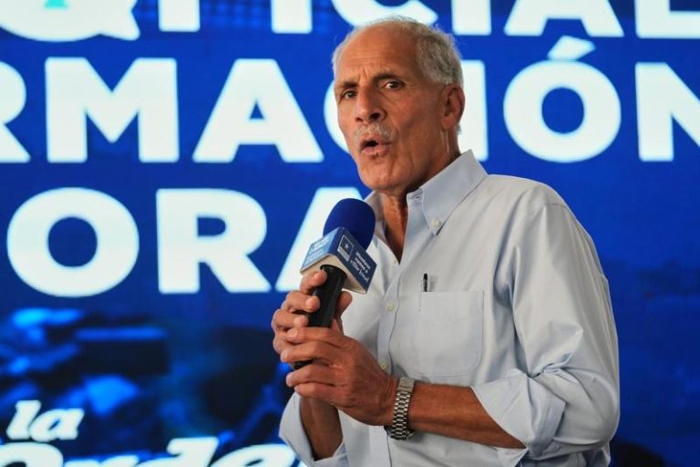 川普公开介选有用 洪都拉斯总统选举情势最后4天骤变 洪都拉斯1日开票结果呈现难分胜负的局面,川普支持的保守派国家党候选人阿斯夫拉(图)与其他候选人差距甚微。(美联社)