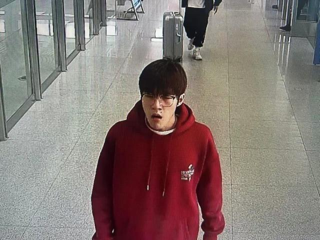 家人收到其戴手铐跪地照片。(取材自大风新闻)