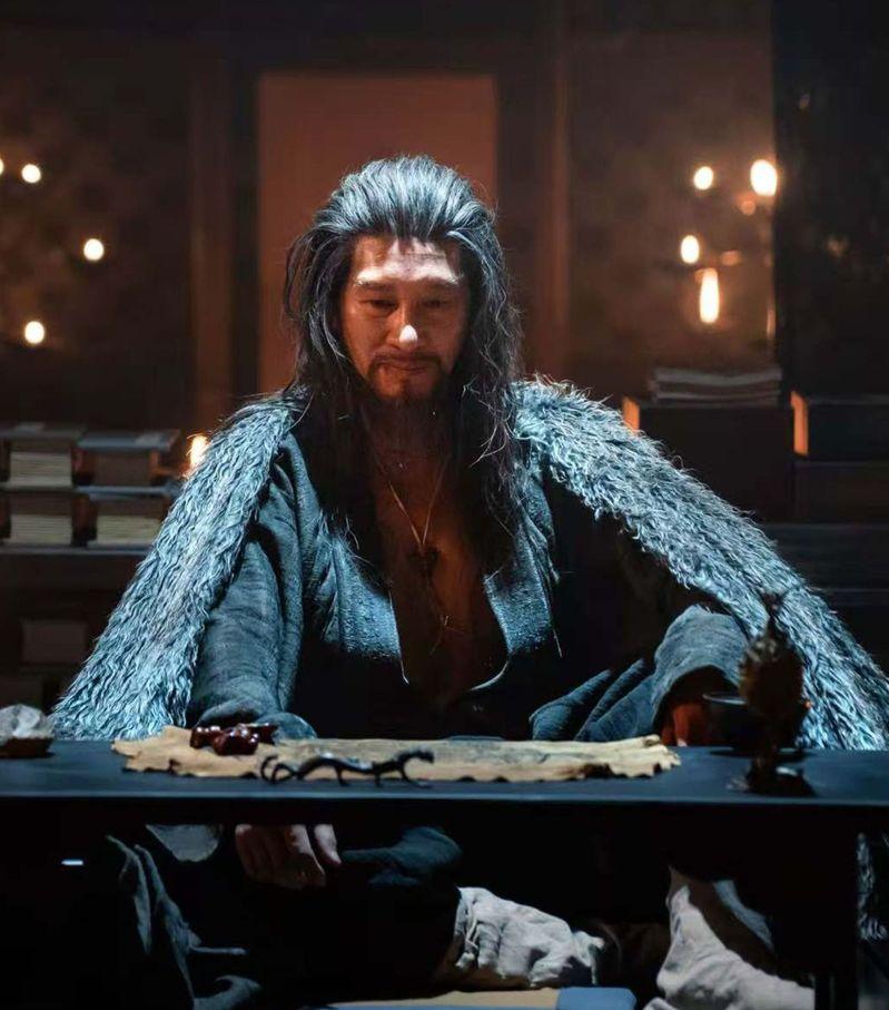 成毅饰演的「谢淮安」一夜白头。(取材自微博)