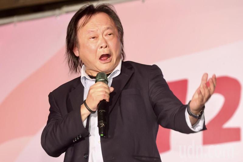 大陆「咬文嚼字」编辑部今发布2025年十大流行语,台湾民进党立委王世坚过去质询的...