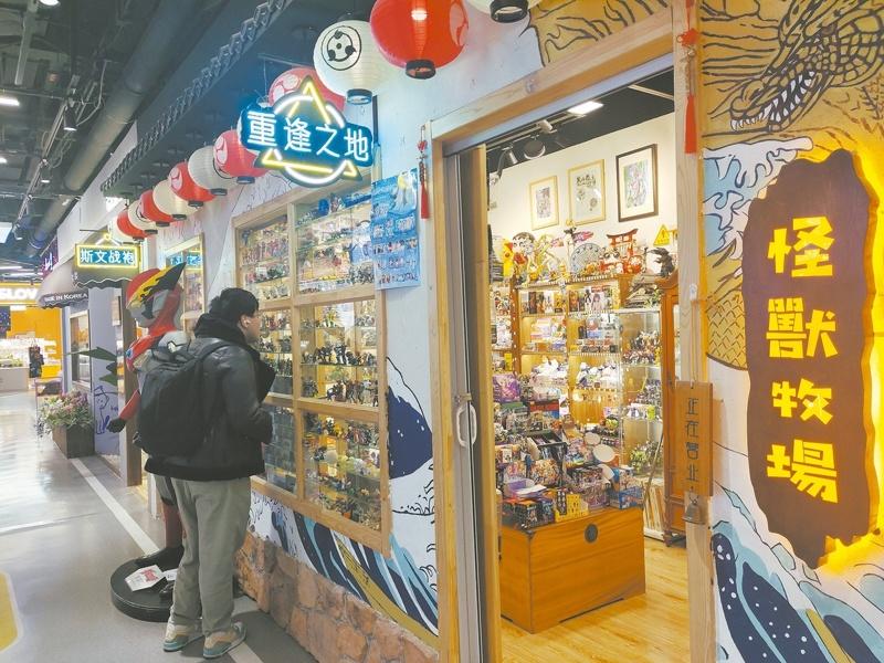 大陆「咬文嚼字」编辑部今发布2025年十大流行语,台湾民进党立委王世坚过去质询的...