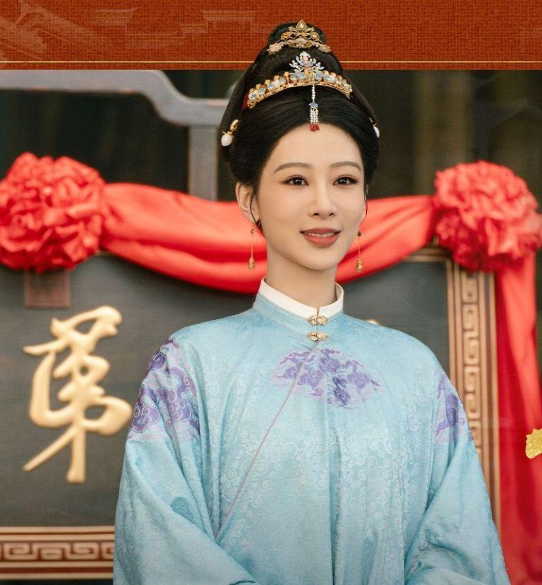 杨紫「家业」还没播 山寨短剧先「东施效颦」 杨紫主演古装剧「家业」还未开播,就出现相似短剧。(取材自微博)