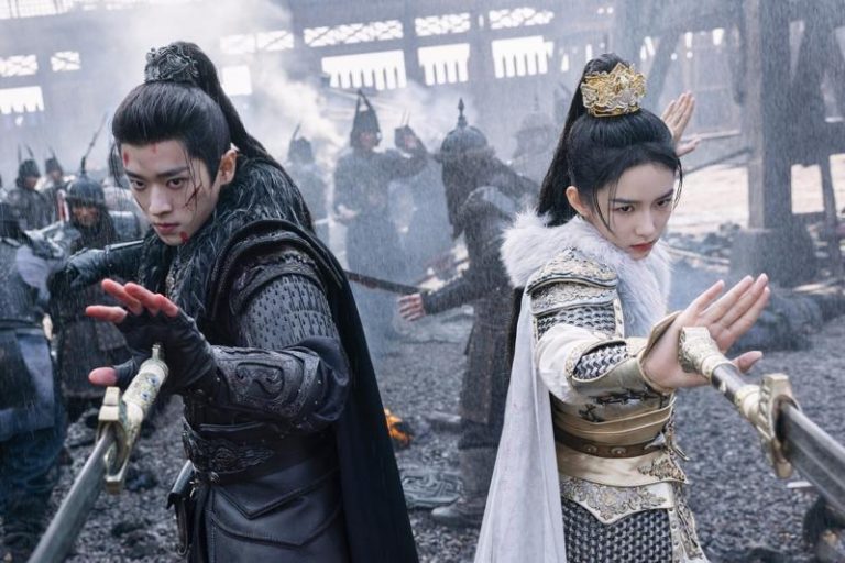 周也(右)、丞磊在「锦月如歌」中并肩作战。（图／爱尔达电视提供）