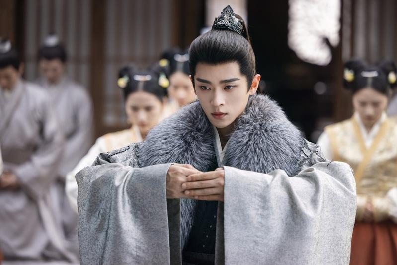 周也(右)、丞磊在「锦月如歌」中并肩作战。（图／爱尔达电视提供）