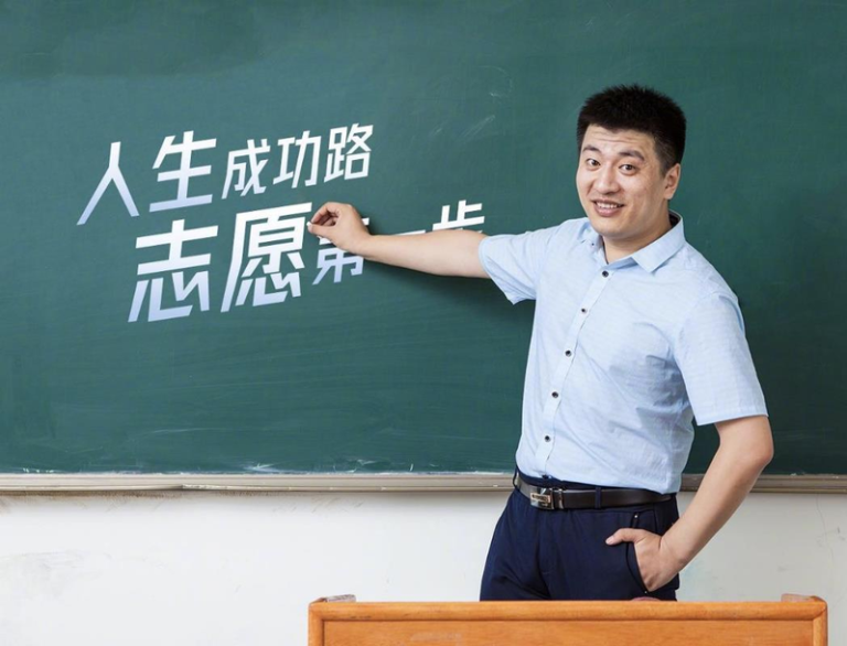 曾说武统台湾就捐款 张雪峰被官方点名转低调:已反省 张雪峰最初是研究生考试辅导老师,因幽默解读名校的影片走红,但言行多次引发争议。(取材自张雪峰微博)