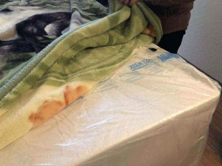 浙男遵「压鬼床」习俗 连10天睡亡母床 竟差点小命不保 浙江一名男子因遵循传统在母亲离世后连续十天睡在其生前卧床,未料竟因此感染与母亲相同的病毒,一度危急险丧命;示意图。(本报数据照片)