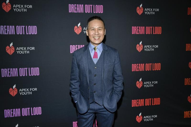 65岁华裔男星黄荣亮在社群媒体发表种族歧视言论,争议贴文则已删除;图为2024年4月2日黄荣亮出席在纽约南街Cipriani餐厅举行的Apex青年慈善晚宴。(美联社)