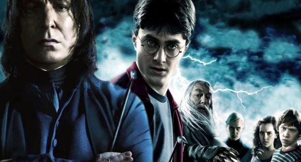 哈利波特(中,丹尼尔雷德克里夫)与跩哥马份(右,汤姆费尔顿)暌违七年首次公开合体,现场气氛温馨,引发外界关注。(取材自Instagram)