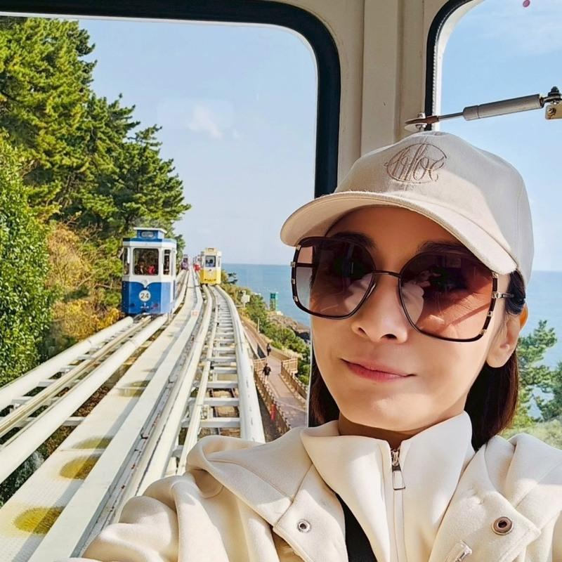 江祖平大啖鲜虾。图/摘自Threads