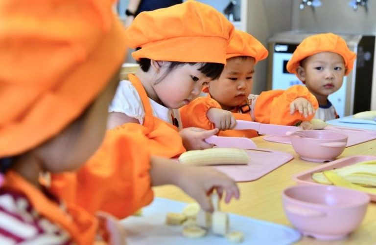 中生育津贴成企业提款机…国家医保曝这家公司就诈领220万 中国为鼓励生育,近年完善生育津贴政策,申请程序愈趋方便,不料却被一些不法份子钻漏洞,当成诈领补助的小金库。(中新社)