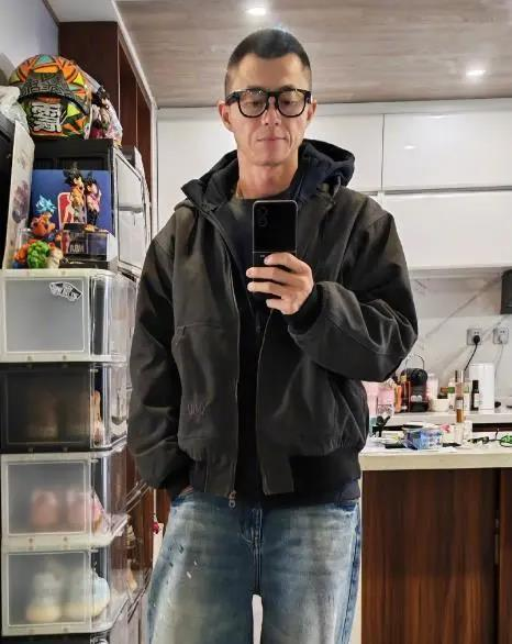陈震开劳斯莱斯发生交通事故。（视频截屏）