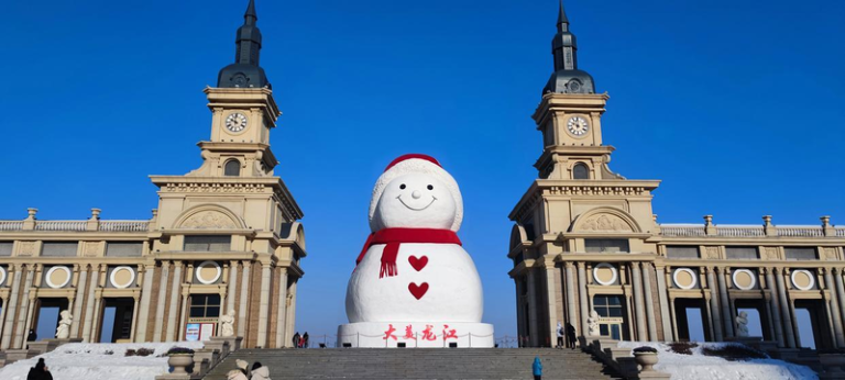 顶流即将膨胀归来 「尔滨」大雪人今年将长高1米 「大雪人」效果图。(新华社)