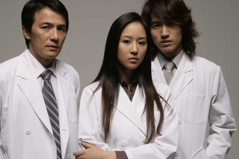 导演曹瑞原(左)多次力挺爱将吴慷仁。(记者王聪贤/摄影)