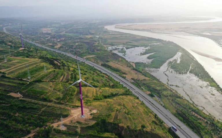 连霍高速公路上6日发生致命交通事故，造成九死七伤。图为连霍高速高路部分路段图像。（新华社）