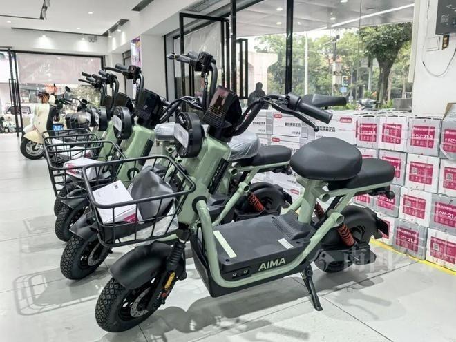 新国标电动车没有后视镜。(取材自南国今报)