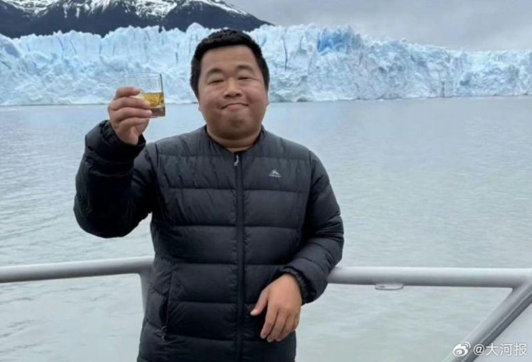 被逼采精液勒索300万 …中网红蓝战非自爆南非五星酒店遇袭 蓝战非自称在南非遭挟持。(取材自大河报)