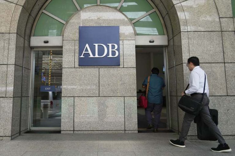 亚银将台湾今明年GDP成长预测大幅上修 高居亚洲之冠 亚银将 46 个成员整体经济体今年经济成长预测由9月的 4.8调高为5.1%,高于 9 月预测的 4.8%。(美联社)